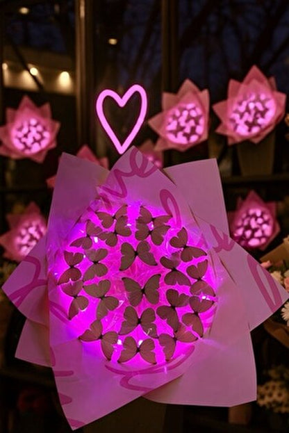 Işıltılı Aşkın İfadesi: Rosavea Kelebek Buketi